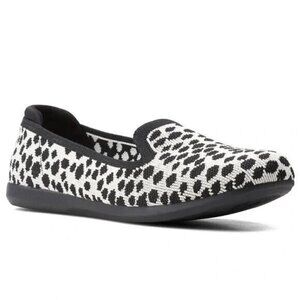 Clarks Womens 7 M Carly Dream Loafer White Interest Polka Dot Knit Soft NEW